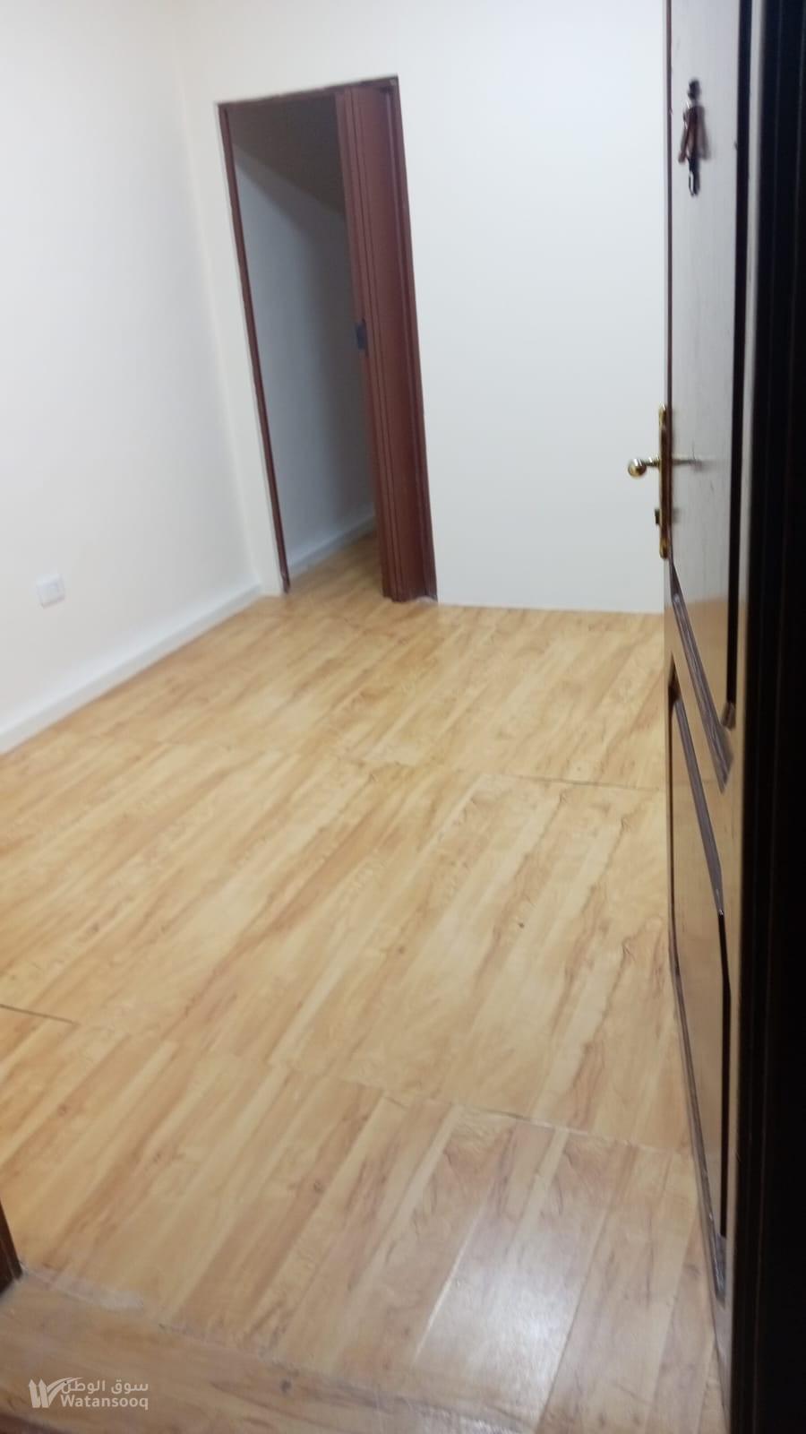 الاردن عمان ابونصير نزول السوق التجاري ضاحية الزيتونه الطلعه اللي مقابل مطعم الراشد ٣عماره يسار رقمها ٧طابق١ للتواصل مكالمات ايمو ومحادثات واتساب للجادين فقط