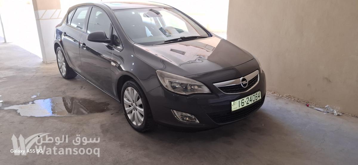 Opel Estra  g  2011